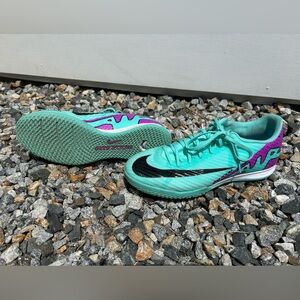 Men’s Nike Air Zoom Indoor Soccer Sneaker/cleat - size 8